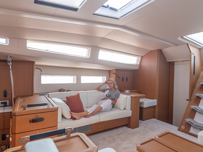 Jeanneau 60 by Trend Travel Yachting Decksriss Salon 5.jpg